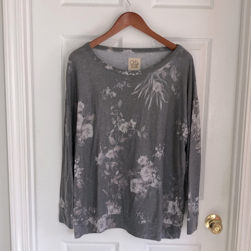 EUC floral grey crew neck casual grey sweater stitch fix